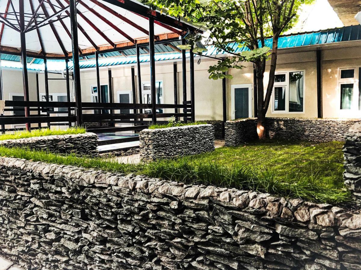 Park Hostel Oş Exterior foto